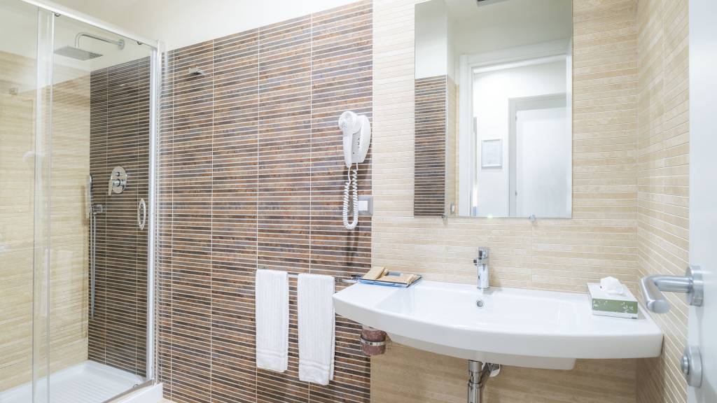 bagno--depandance--Hotel-Arenella-Giglio