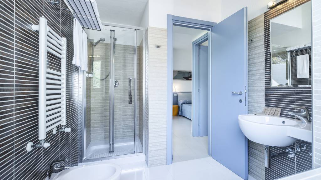 bagno--quadrupla--cplus--Hotel-Arenella-Giglio bagno--quadrupla--cplus--Hotel-Arenella-Giglio