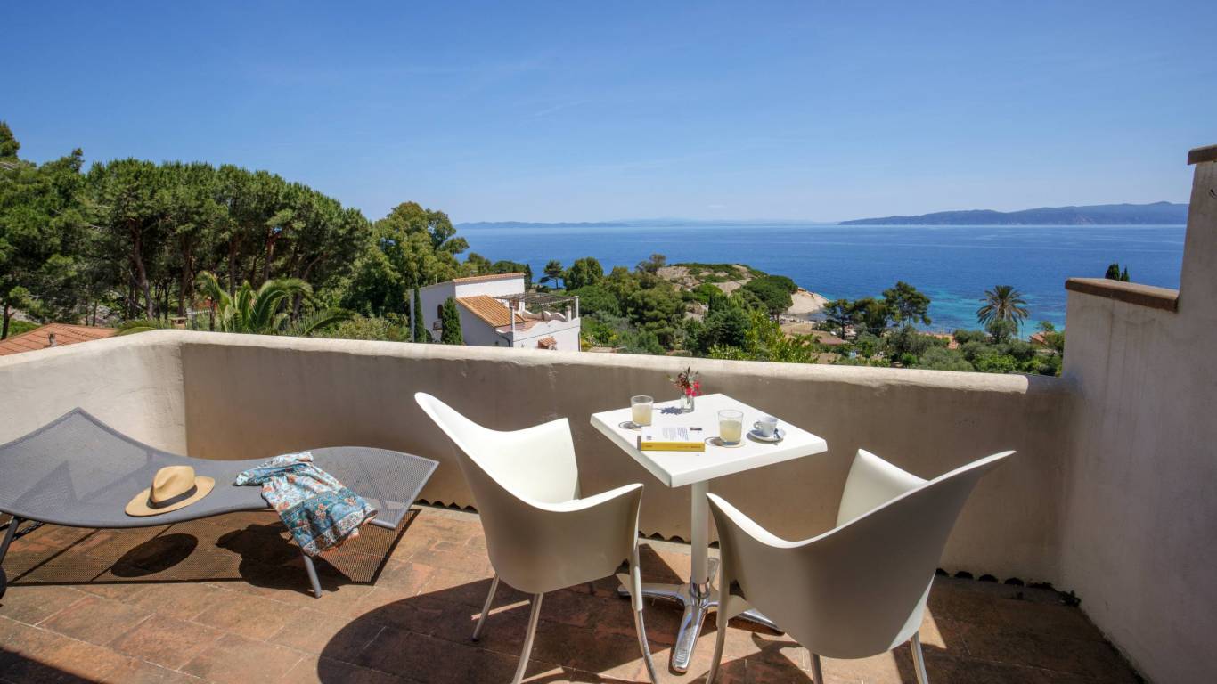 Hotel-Arenella-Isola-del-giglio-2026-Camera-Superior-vista-mare-DEP4 Hotel-Arenella-Isola-del-giglio-2026-Camera-Superior-vista-mare-DEP4