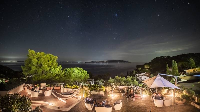 notturna--terrazza--bassa--Hotel-Arenella-Giglio