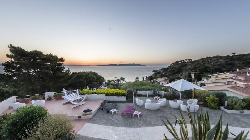 terrazza--bassa--Hotel-Arenella-Giglio